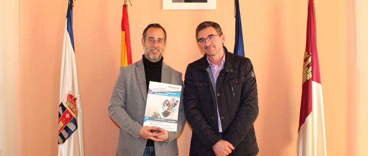 Luis Alberto Lara, en la imagen, con Juan Pedro Pardo, valora la agilidad con la que "vamos a responder a las necesidades de los pobleteños".