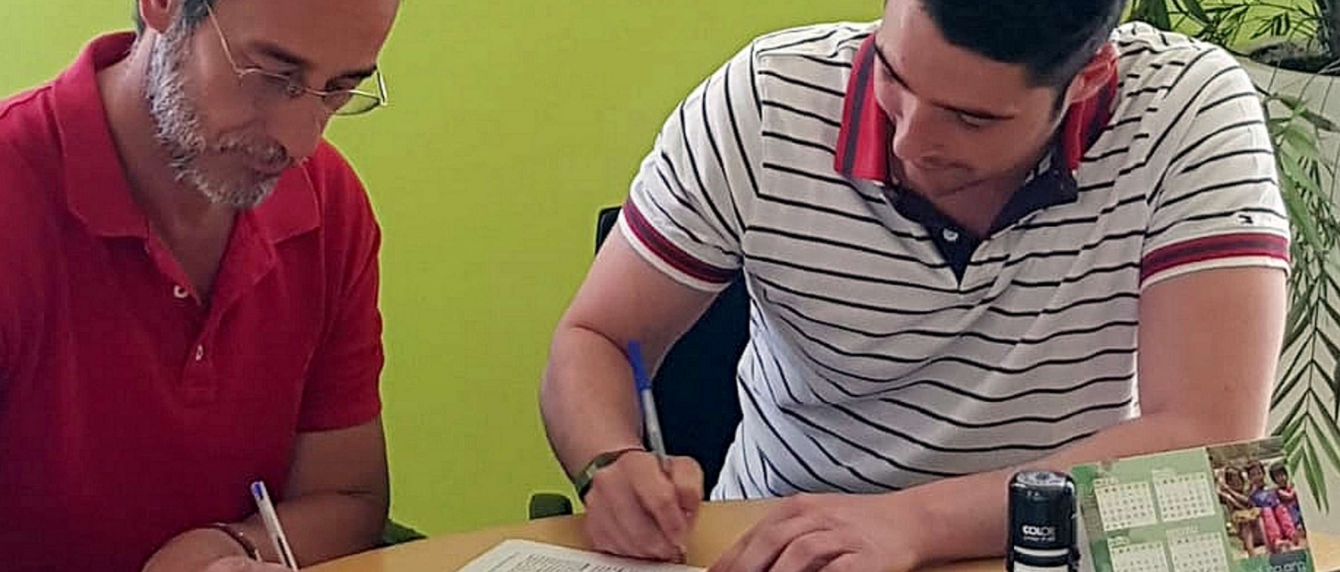 Momento de la firma.
