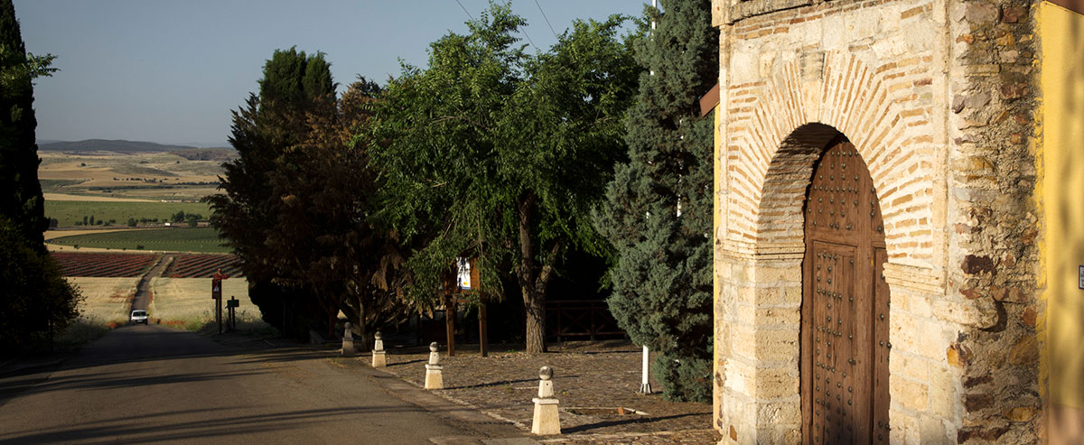 Vista de la explanada y aparcamiento del Parque Arqueológico de Alarcos